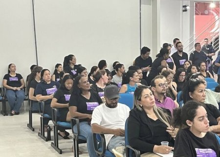 VEREADORES 'FINCAM ESTACAS' NA PRIMEIRA SESSÃO