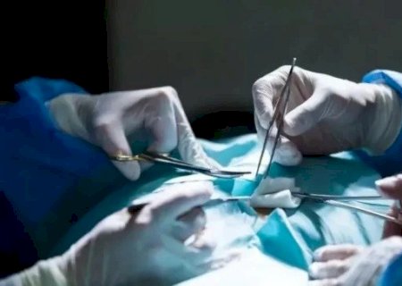 APÓS 8 MESES COM DOR, MULHER DESCOBRE GAZE ESQUECIDA EM MASTECTOMIA