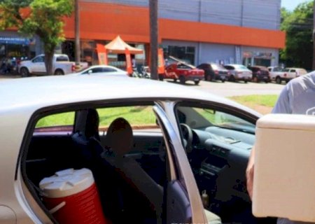 COM TRAJETO DEFINIDO, 'MANÃO' PERCORRE RUAS DE DOURADOS VENDENDO SALGADOS E CONQUISTANDO AMIZADES