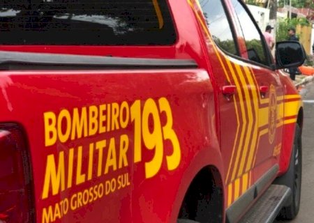 MOTOCICLISTA DE 42 ANOS FICA FERIDO AO CAIR EM RIBANCEIRA