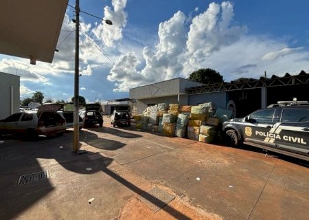 POLÍCIA APREENDE MAIS DE R$ 1,3 MILHÃO DE PRODUTOS EM CORTIÇO QUE SERVIA DE DEPÓSITO DO CONTRABANDO