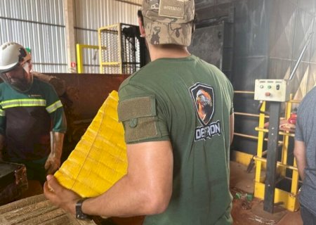 POLÍCIA INCINERA MAIS DE DOZE TONELADAS DE DROGAS NA FRONTEIRA