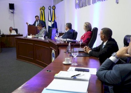 EM DOURADOS, PREFEITURA NOTIFICA UNIFRON A DESOCUPAR ÁREA PÚBLICAVereadora Isa diz que gestão anterior expulsava famílias de imóveis