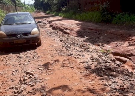 COLAPSO NA SANTA CASA, BURACOS NAS RUAS E OBRAS PARADAS: PESADELOS MARCAM 100 DIAS DE ADRIANE