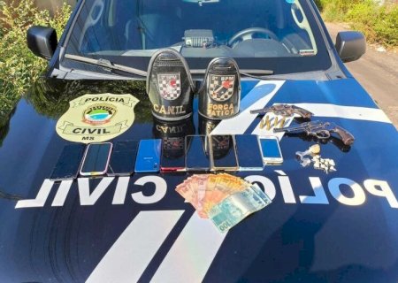 OPERAÇÃO PRENDE SUSPEITOS E APREENDE DROGAS, DINHEIRO E OBJETOS ILÍCITOS