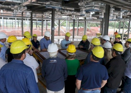 EMPRESÁRIOS VISITAM OBRA E CONHECEM ESTRUTURA DO HOSPITAL DE AMOR EM DOURADOS