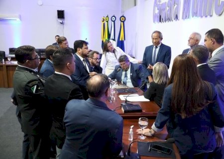 VEREADORES EMENDAM FERIADÃO COM MARCHA A BRASÍLIA