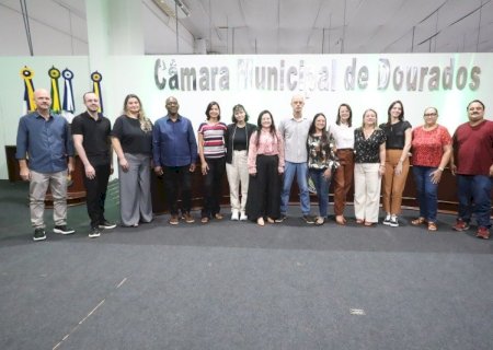CÂMARA DE DOURADOS EMPOSSA 14 APROVADOS EM CONCURSO PÚBLICO
