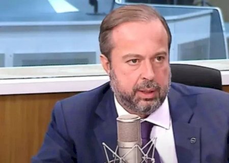 MINISTRO ANUNCIA LUZ GRATUITA PARA 60 MILHÕES DE BRASILEIROS
