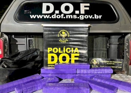 PASSAGEIRO DE VEÍCULO TENTA FUGIR DE ABORDAGEM POLICIAL E É PRESO COM DROGAS