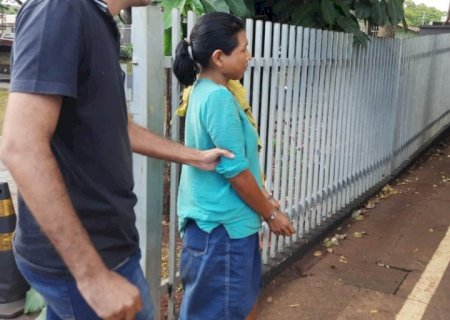 ACUSADA DE MATAR DUAS MULHERES E CRIANÇA EM INCÊNDIO É LEVADA PARA PRESÍDIO