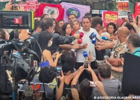 GLAUBER BRAGA ENCERRA GREVE DE FOME APÓS ACORDO COM HUGO MOTTA