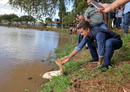 PARQUE ANTENOR MARTINS RECEBE 2,5 TONELADAS DE PEIXES PARA FESTA DA PÁSCOA