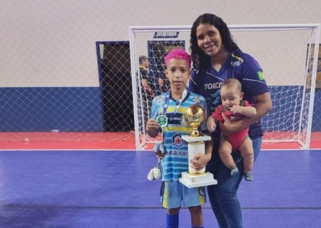 MENINO SONHA EM SER JOGADOR PROFISSIONAL E PRECISA DE AJUDA PARA DISPUTAR CAMPEONATO EM SP