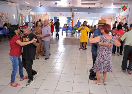 BAILÃO DA TERCEIRA IDADE MARCA RETOMADA DAS ATIVIDADES NO PARQUE DAS NAÇÕES