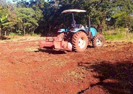 SOLO É PREPARADO EM ALDEIAS PARA PROJETO AGRÍCOLA DE MULHERES INDÍGENAS