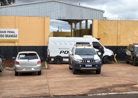 DEPOIS DO MURO, AGORA CAI PORTÃO DO PRESÍDIO DE PONTA PORÃ