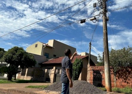INSPETOR CABRAL DENUNCIA DESCASO COM FIAÇÃO EM POSTES E COBRA RESPONSABILIDADE DAS EMPRESAS