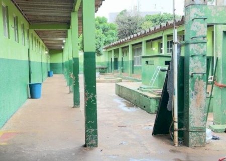 DEPUTADO PEDE AÇÃO URGENTE PARA REFORMAR ESCOLA HISTÓRICA DE DOURADOS
