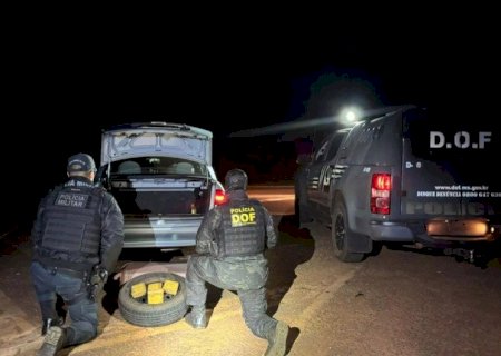MULHER É PRESA COM MAIS DE 7 QUILOS DE COCAÍNA EM ESTEPE DE CARRO