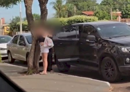 1ª DAMA DE TRÊS LAGOAS É FLAGRADA USANDO CAMINHONETE OFICIAL PARA IR ÀS COMPRAS