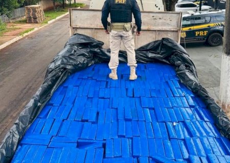 MOTORISTA É PRESO TRANSPORTANDO MAIS DE 3,5 TONELADAS DE MACONHA NA BR-163