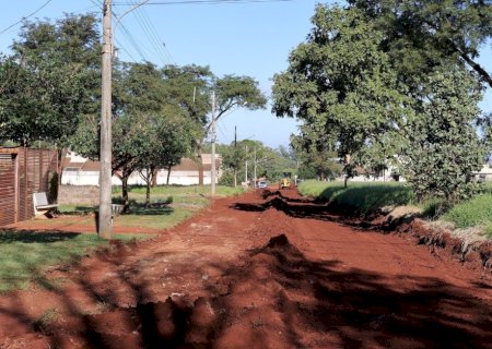 PREFEITURA DE DOURADOS LANÇA TERCEIRA FRENTE DE ASFALTO EM MENOS DE UMA SEMANA