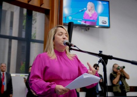 LIA NOGUEIRA DISCUTE POLÍTICAS PARA MULHERES EM EVENTO REGIONAL