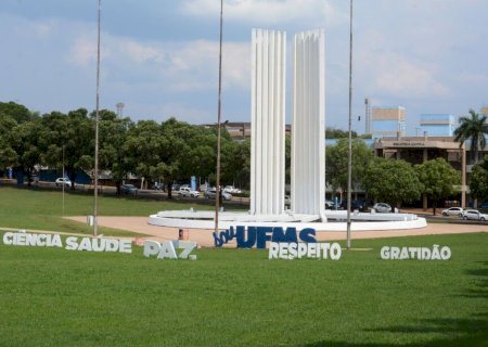 MESTRE NO GOVERNO DO ESTADO GANHA MAIS QUE DOUTOR NA UFMS