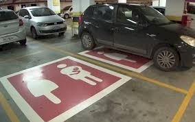 VAGA EM ESTACIONAMENTO PARA GESTANTE E PESSOA COM CRIANÇA DE ATÉ DOIS ANOS É APROVADA