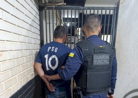 PATRULHA MARIA DA PENHA PRENDE HOMEM APÓS AGREDIR COMPANHEIRA EM DOURADOS