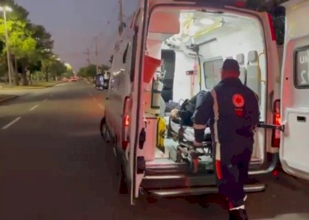 HOMEM APARECE ESPANCADO EM HOTEL, VESTINDO MAIÔ