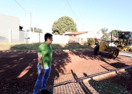 PREFEITURA DE DOURADOS LEVA ASFALTO E ACESSIBILIDADE PARA ENTORNO DO POSTO DE SAÚDE DO ALTOS DO INDAIÁ