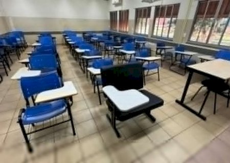 SALAS DE AULA DA UFGD RECEBEM CADEIRAS ADAPTADAS PARA OBESIDADE