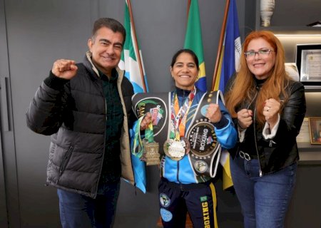 BICAMPEÃ BRASILEIRA DE KICKBOXING DESTACA APOIO DA PREFEITURA DE DOURADOS AO ESPORTE