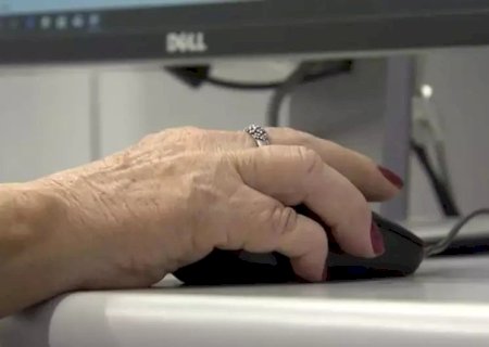 IDOSOS QUE USAM INTERNET CRESCEM QUASE QUATRO VEZES EM OITO ANOS