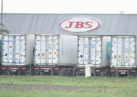 FRIGORÍFICOS DE MS SUSPENDEM ENVIO DE CARNES AOS EUA APÓS TARIFAÇO DE TRUMP