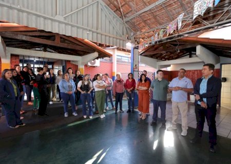 PREFEITURA REFORMA COBERTURA DO REFEITÓRIO DA ESCOLA ROSA CÂMARA E LEVA SEGURANÇA AOS ALUNOS
