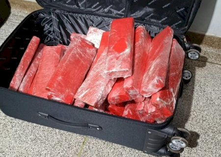 MULHER É PRESA COM MAIS DE 30KG DE MACONHA AO SAIR DA RODOVIÁRIA DE DOURADOS