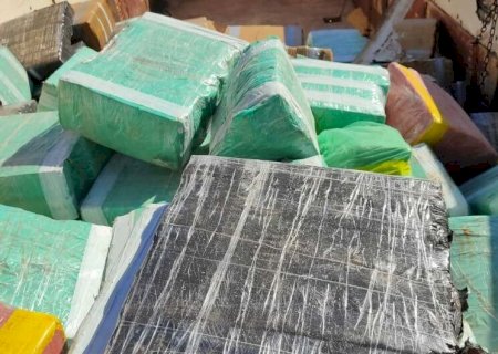 OPERAÇÃO APREENDE 7,5 TONELADAS DE MACONHA ESCONDIDAS EM CARGA DE MILHO