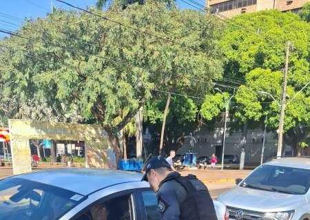 PREFEITURA DE DOURADOS REALIZA BLITZ EDUCATIVA PARA MARCAR O DIA DO MOTORISTA