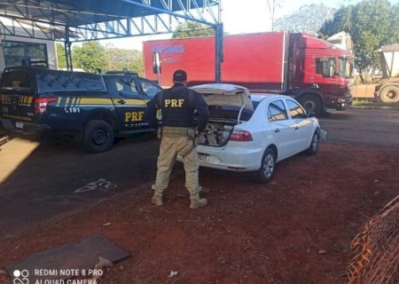 DUPLA É PRESA TRANSPORTANDO QUASE MEIA TONELADA DE MACONHA