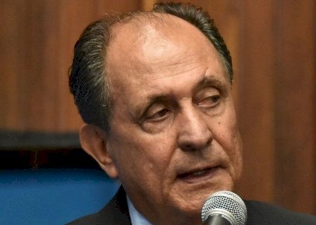 PONTE SOBRE CÓRREGO É RECONSTRUÍDA APÓS PEDIDO DE ZÉ TEIXEIRA