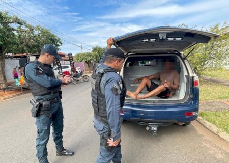 MOTORISTA BÊBADO ATROPELA MOTOCICLISTA, VOLTA PARA BUSCAR PARA-CHOQUE E ACABA PRESO EM TRÊS LAGOAS
