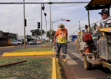 APÓS RECAPEAMENTO, PREFEITURA INICIA SINALIZAÇÃO DE TRÂNSITO NO GRANDE ÁGUA BOA, EM DOURADOS