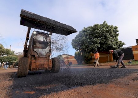 PREFEITURA INICIA OPERAÇÃO TAPA-BURACO NO BAIRRO CAMPO DOURADO
