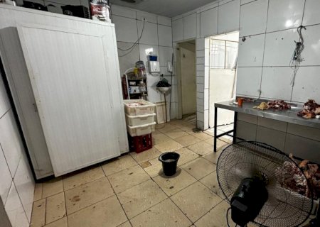 AÇOUGUE QUE VENDIA CARNE DE ABATE CLANDESTINO É INTERDITADO