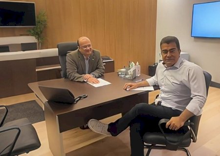 PREFEITO DE DOURADOS SE REÚNE COM GOVERNADOR PARA COBRAR AUMENTO DE REPASSES PARA O HOSPITAL DA VIDA