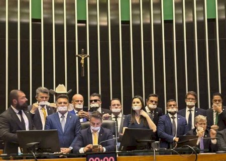 CONGRESSO CANCELA SESSÕES APÓS MOTIM DE ALIADOS DE BOLSONARO