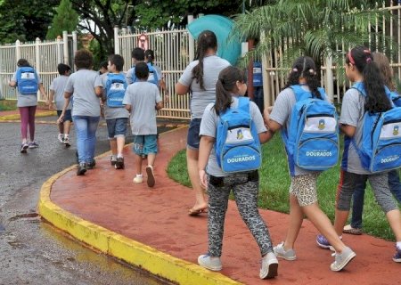 ALUNOS DAS REDES ESTADUAL E MUNICIPAL VOLTAM ÀS AULAS NESTA TERÇA-FEIRA EM DOURADO